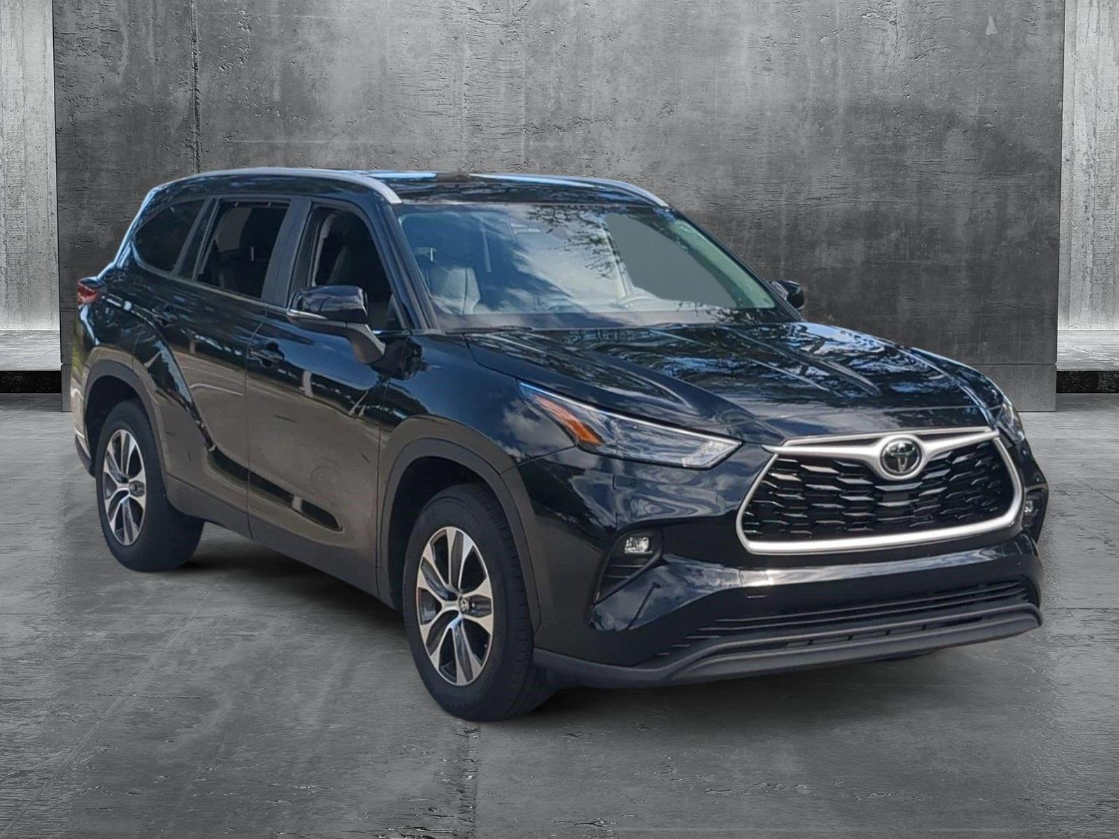 2023 Toyota Highlander Vehicle Photo in West Palm Beach, FL 33417