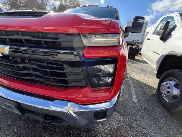 2024 Chevrolet Silverado 3500 HD Chassis Cab Vehicle Photo in ALCOA, TN 37701-3235