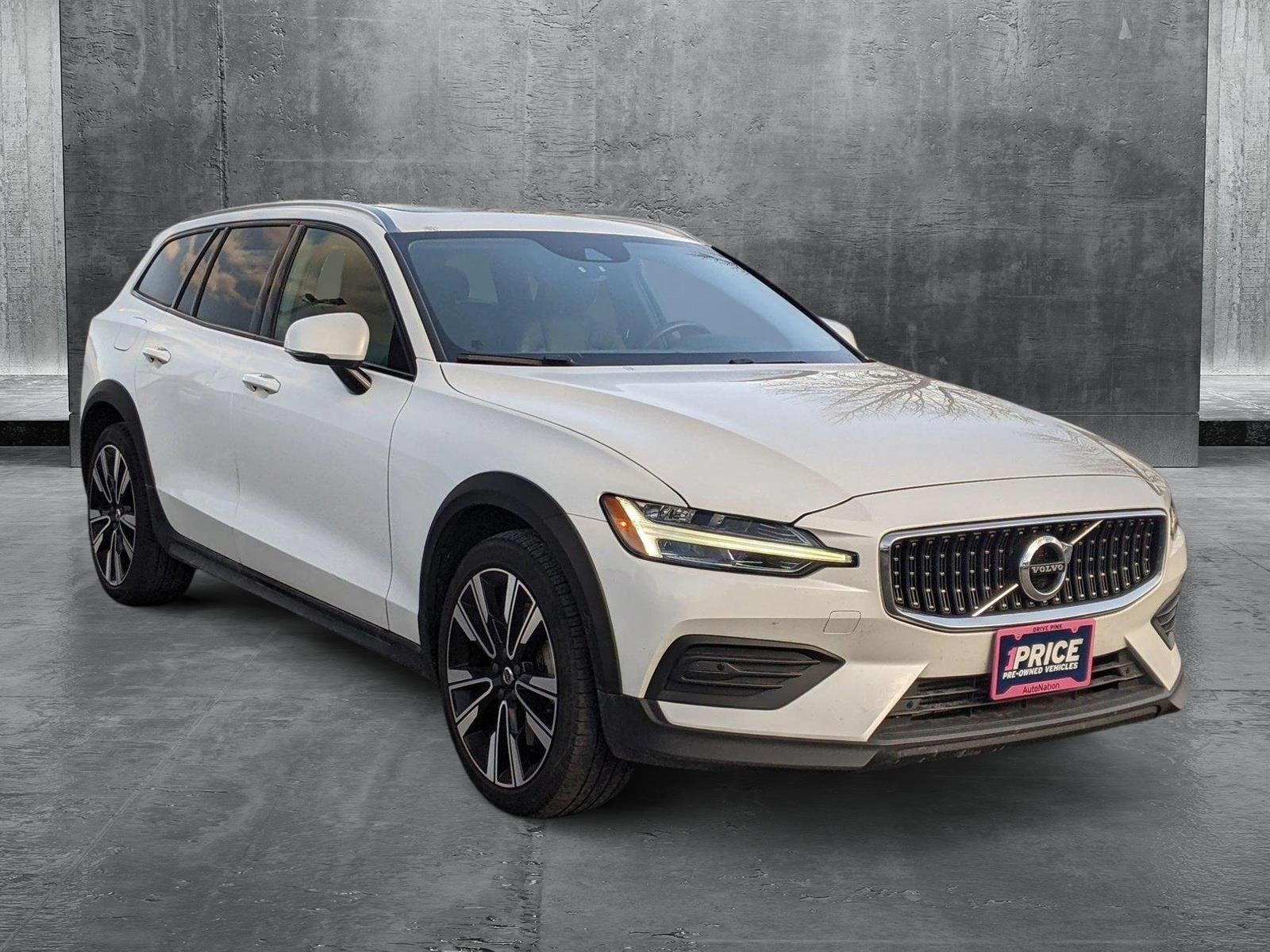 2020 Volvo V60 Cross Country Vehicle Photo in Cockeysville, MD 21030