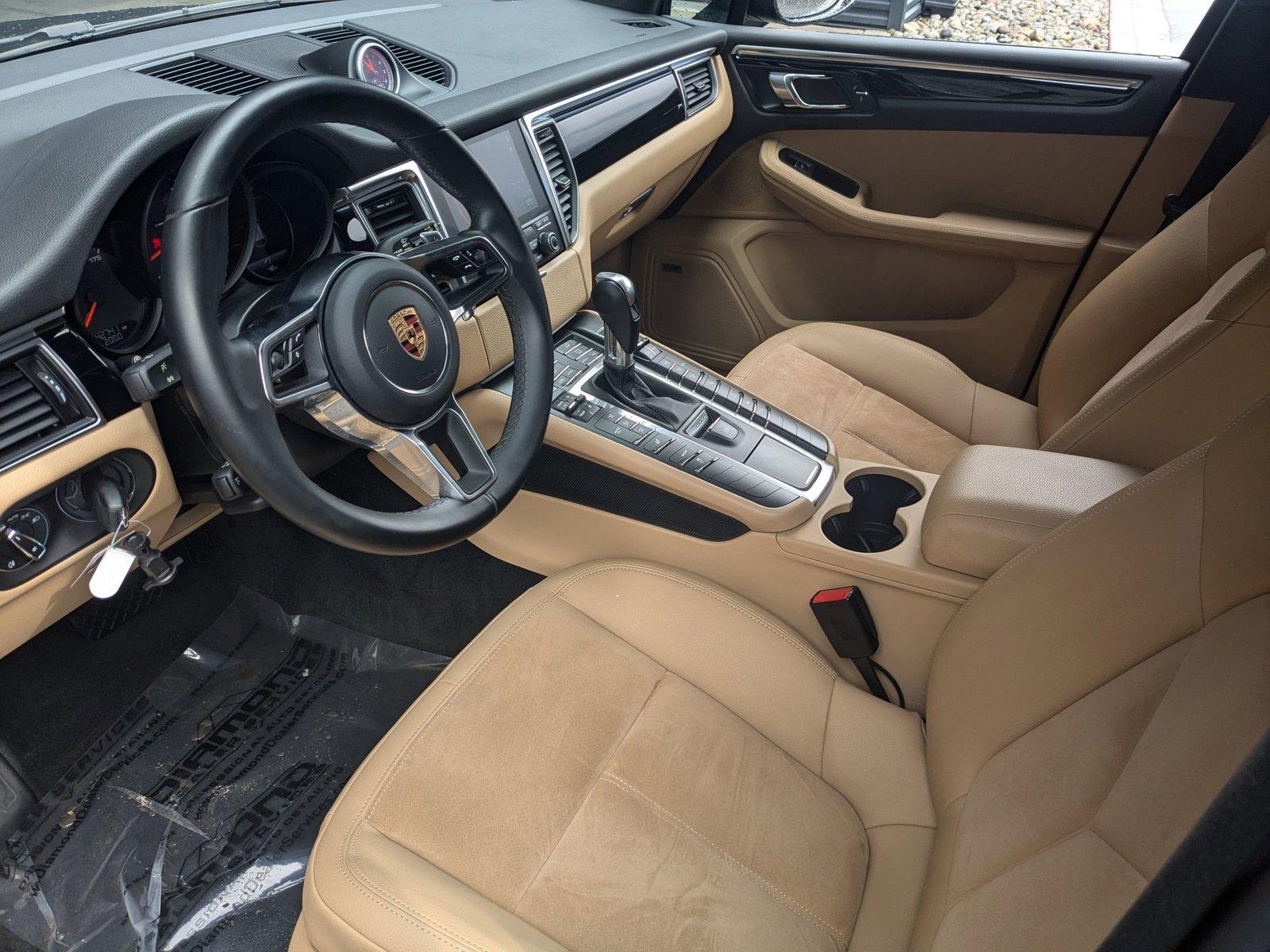 2017 Porsche Macan Vehicle Photo in Towson, MD 21204