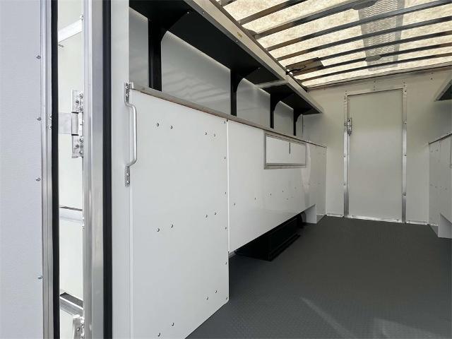 2025 Chevrolet Express Cutaway 3500 Vehicle Photo in ALCOA, TN 37701-3235