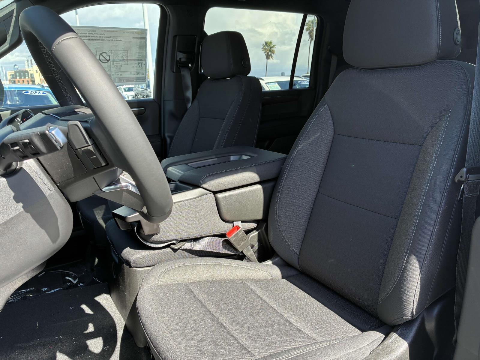 2025 Chevrolet Suburban Vehicle Photo in LOS ANGELES, CA 90007-3794
