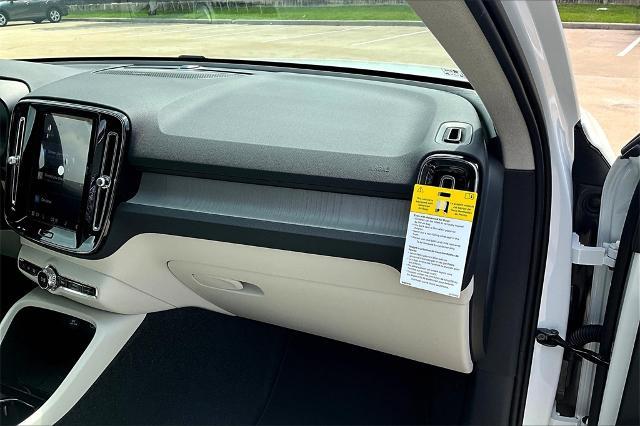 2025 Volvo XC40 Vehicle Photo in Houston, TX 77007