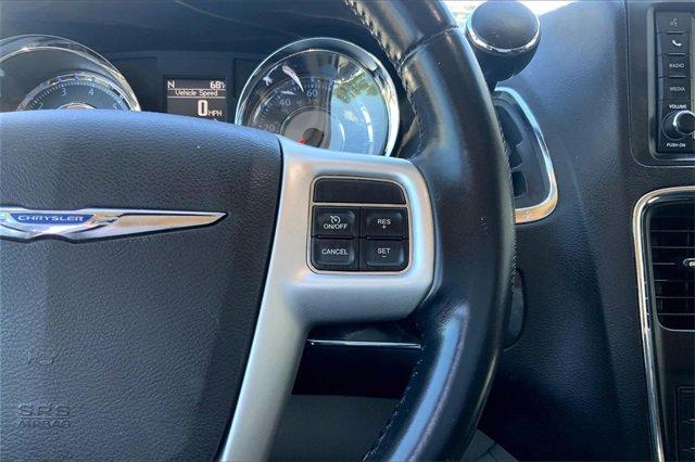 2016 Chrysler Town & Country Vehicle Photo in TOPEKA, KS 66609-0000
