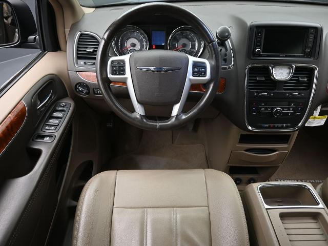 2016 Chrysler Town & Country Vehicle Photo in Cedar Rapids, IA 52402