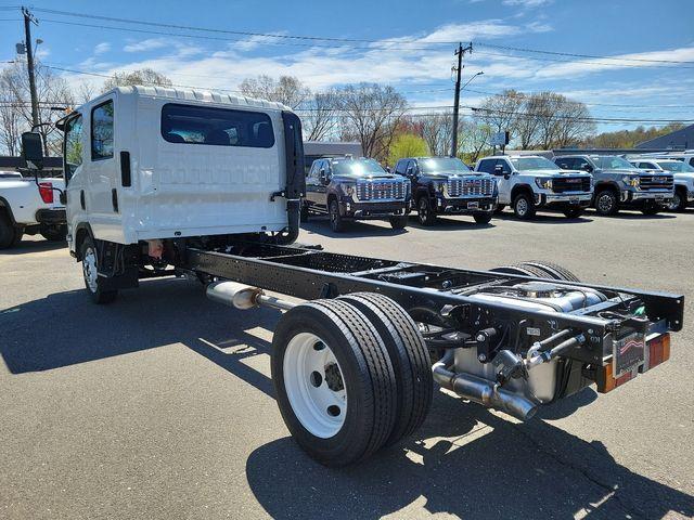 2024 Chevrolet Low Cab Forward 4500 Vehicle Photo in DANBURY, CT 06810-5034