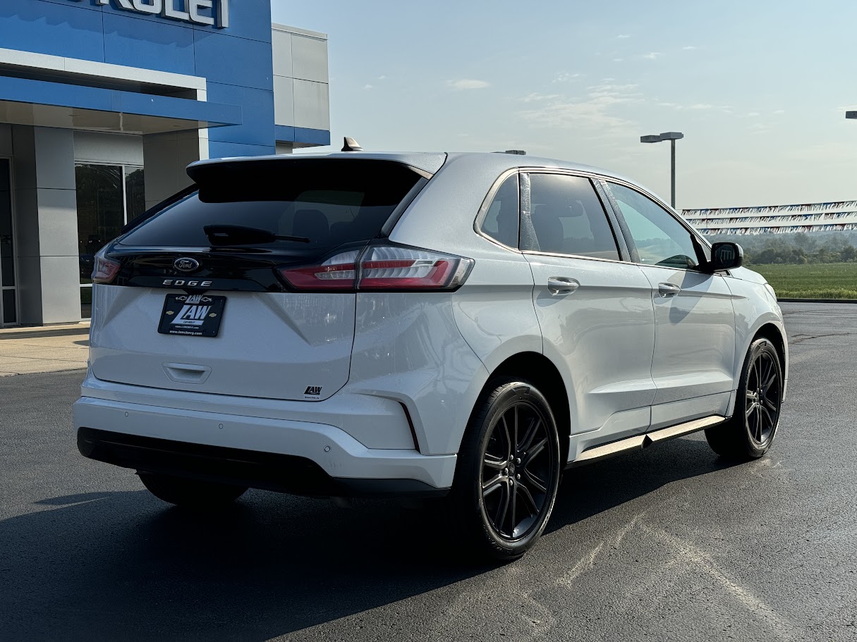 2022 Ford Edge Vehicle Photo in BOONVILLE, IN 47601-9633