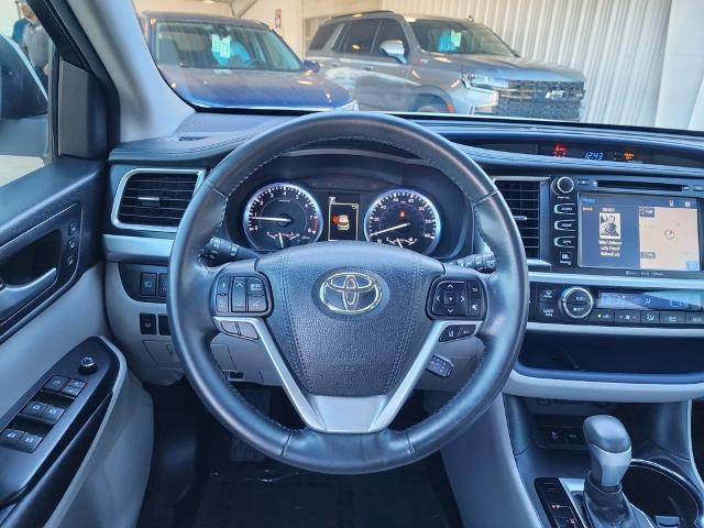 2017 Toyota Highlander Vehicle Photo in PARIS, TX 75460-2116