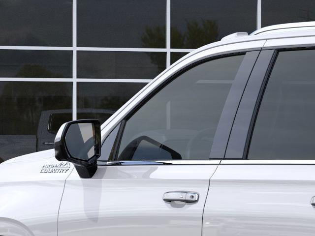 2025 Chevrolet Suburban Vehicle Photo in NEDERLAND, TX 77627-8017