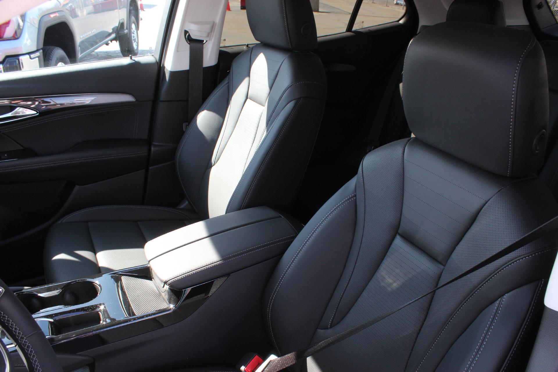 2025 Buick Envision Vehicle Photo in AURORA, CO 80012-4011