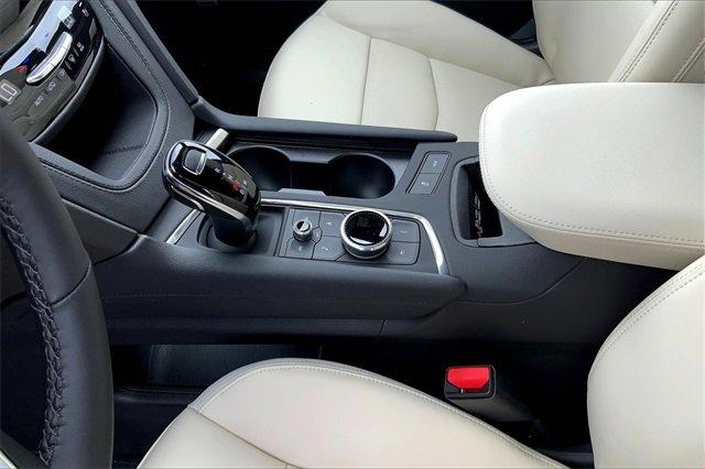 2025 Cadillac XT6 Vehicle Photo in KANSAS CITY, MO 64114-4545