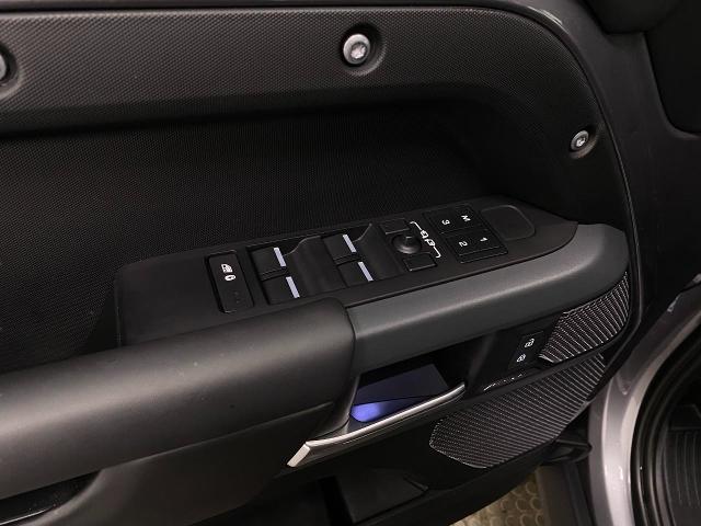 2024 Defender Vehicle Photo in Appleton, WI 54913