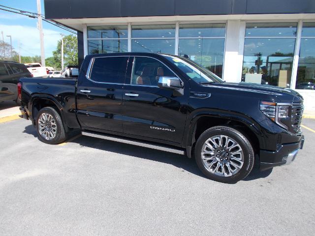 2025 GMC Sierra 1500 Vehicle Photo in LOWELL, MA 01852-4336