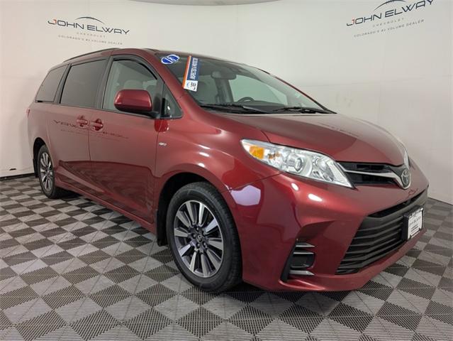 2018 Toyota Sienna Vehicle Photo in ENGLEWOOD, CO 80113-6708