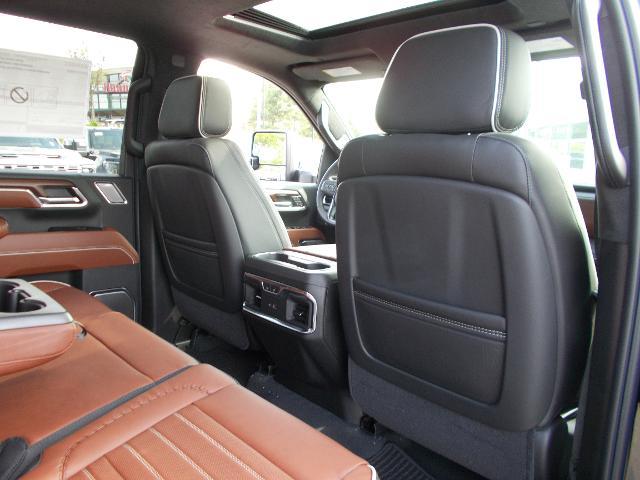 2025 GMC Sierra 3500HD Vehicle Photo in LOWELL, MA 01852-4336