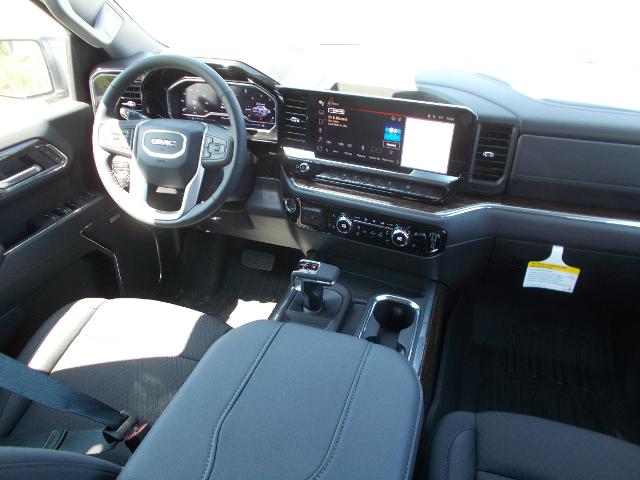 2025 GMC Sierra 1500 Vehicle Photo in LOWELL, MA 01852-4336