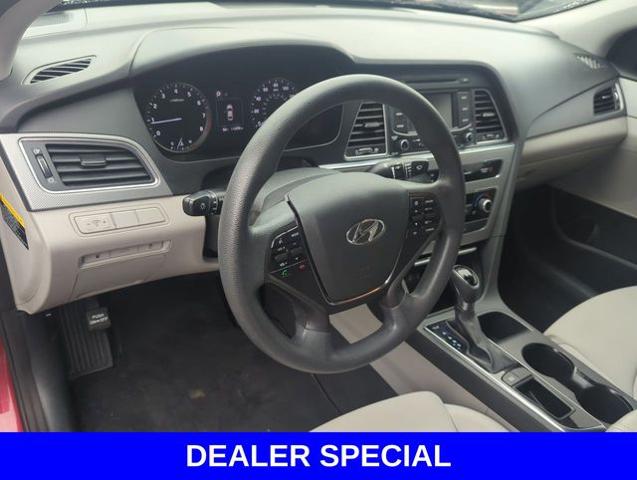 2015 Hyundai SONATA Vehicle Photo in Merrillville, IN 46410