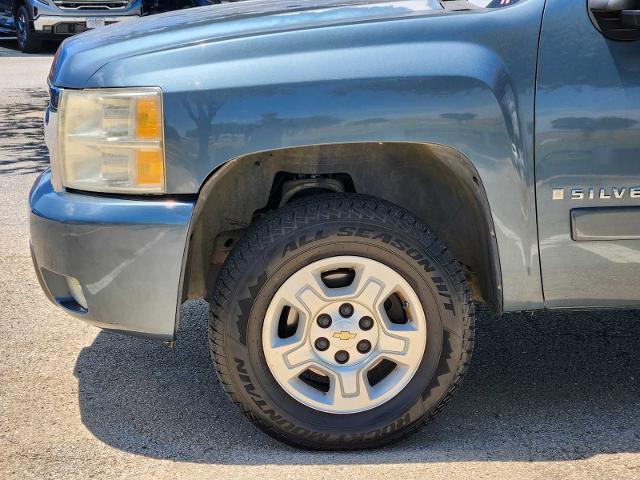 2007 Chevrolet Silverado 1500 Vehicle Photo in DENTON, TX 76210-9321