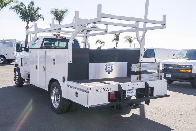 2023 Chevrolet Silverado Chassis Cab Vehicle Photo in VENTURA, CA 93003-8585