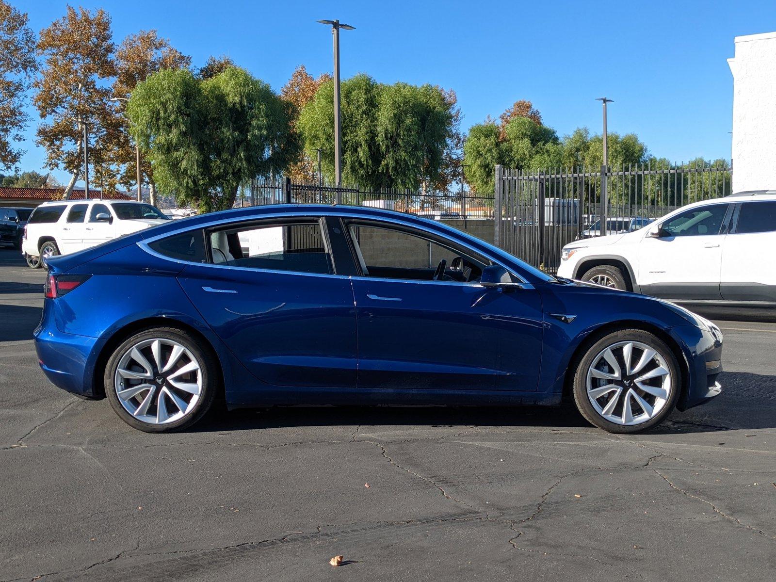 2018 Tesla Model 3 Vehicle Photo in VALENCIA, CA 91355-1705