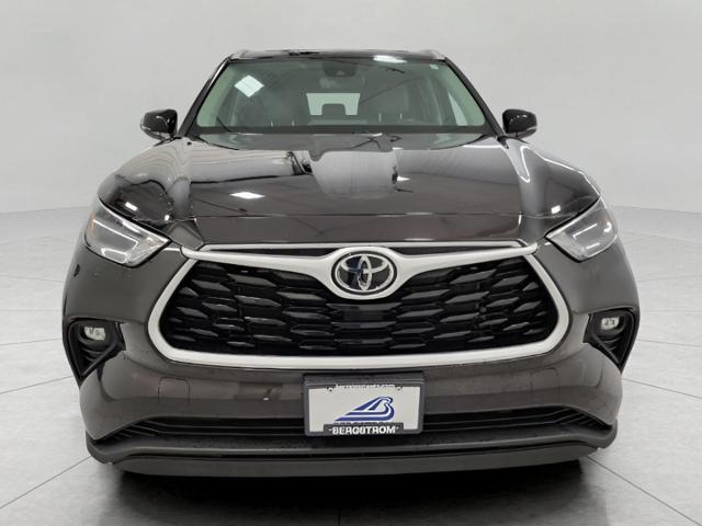 2022 Toyota Highlander Vehicle Photo in Oshkosh, WI 54904