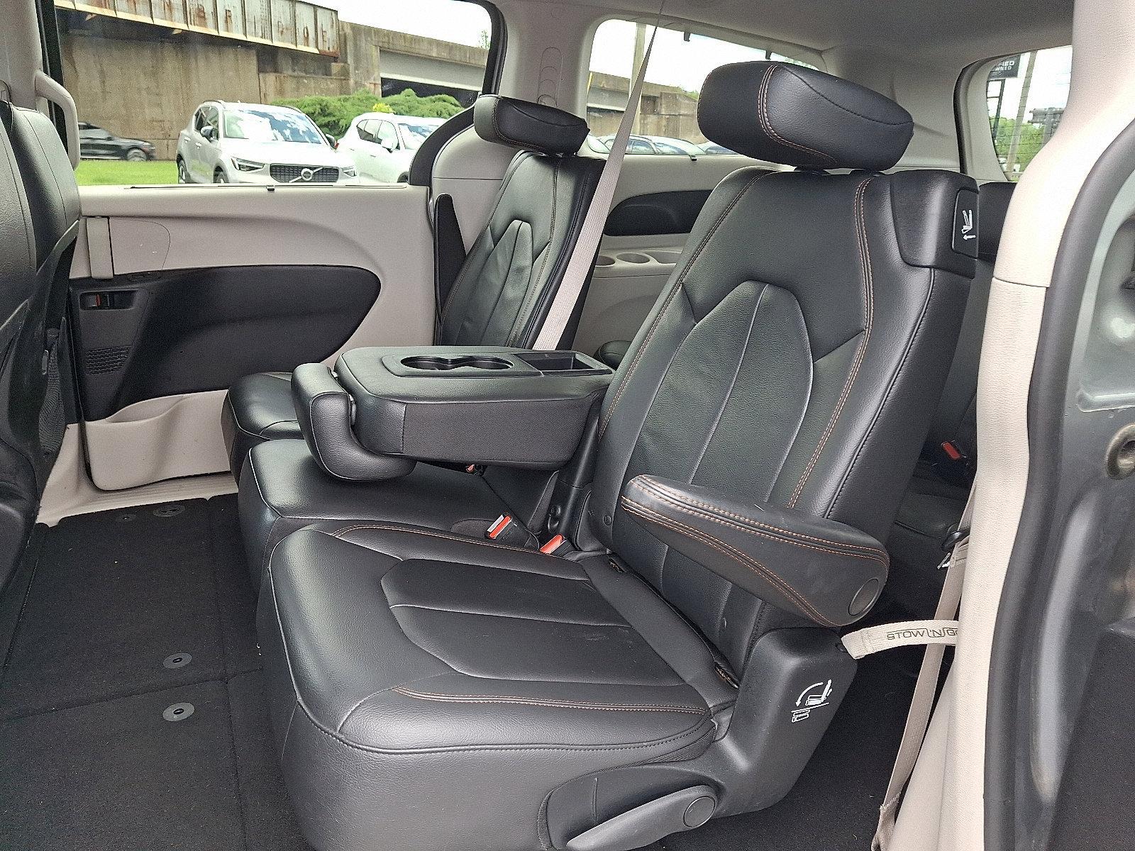2017 Chrysler Pacifica Vehicle Photo in Trevose, PA 19053