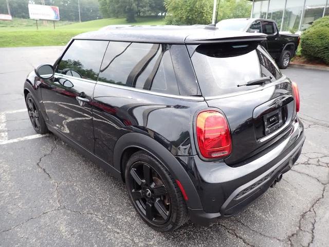 2024 MINI Cooper S Hardtop 2 Door Vehicle Photo in ZELIENOPLE, PA 16063-2910