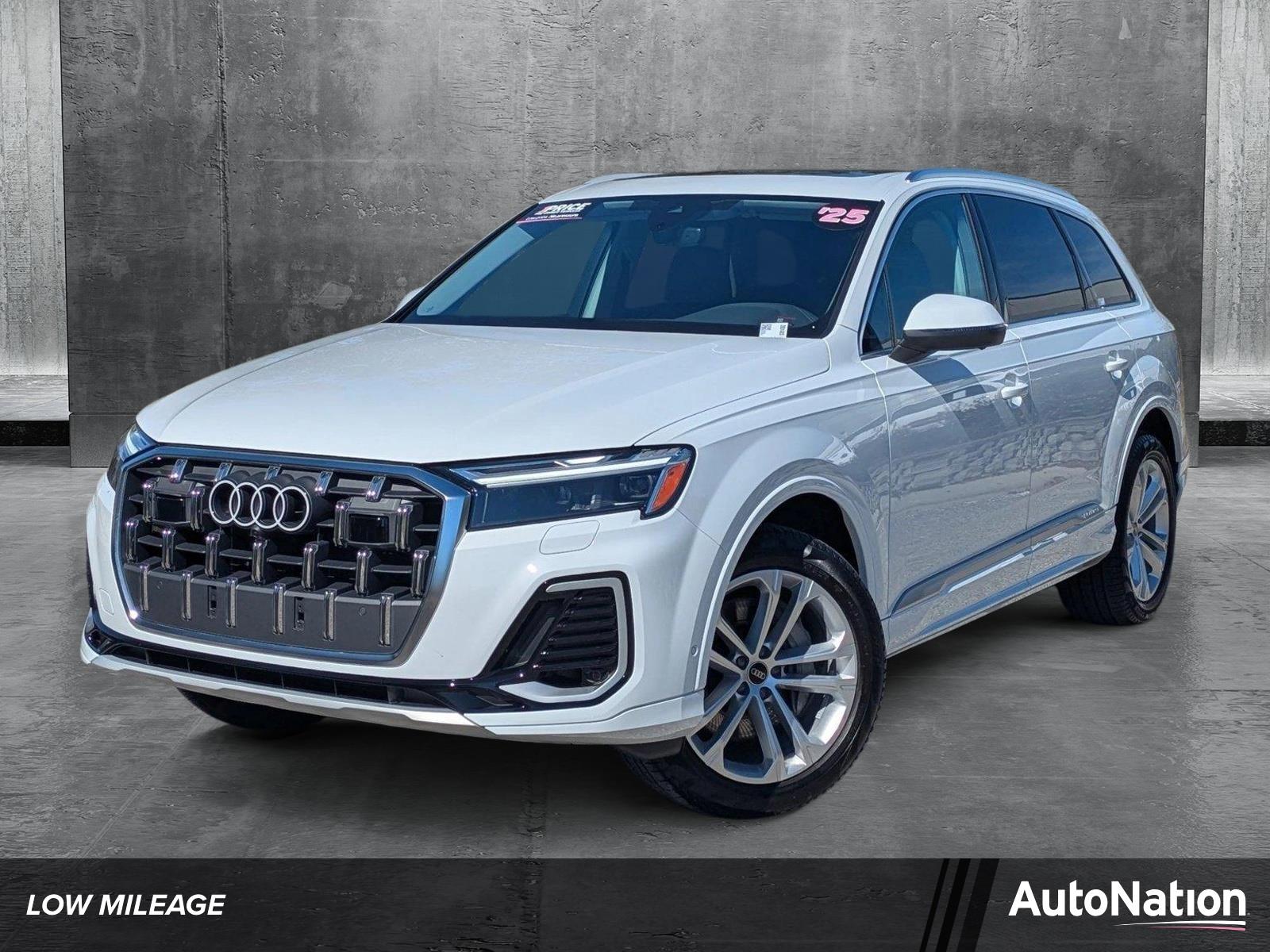 2025 Audi Q7 Vehicle Photo in Sarasota, FL 34231