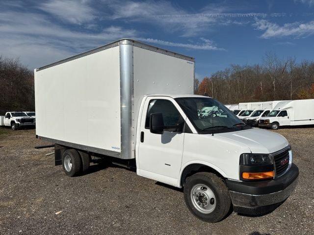 2024 GMC Savana Cutaway 3500 Vehicle Photo in MEDINA, OH 44256-9631