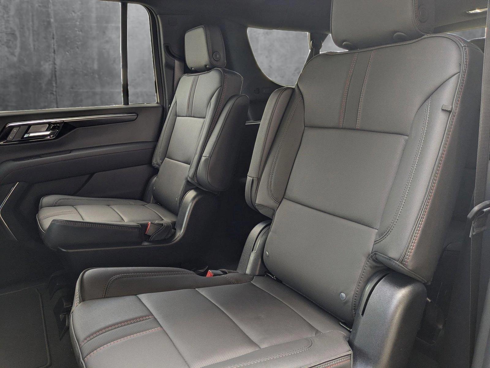 2025 Chevrolet Suburban Vehicle Photo in VALENCIA, CA 91355-1705