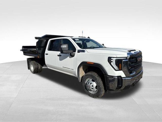 2025 GMC Sierra 3500 HD Chassis Cab Vehicle Photo in MEDINA, OH 44256-9631