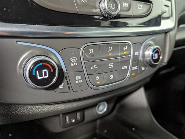 2022 Chevrolet Traverse Vehicle Photo in ENGLEWOOD, CO 80113-6708