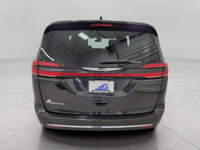 2023 Chrysler Pacifica Vehicle Photo in Neenah, WI 54956