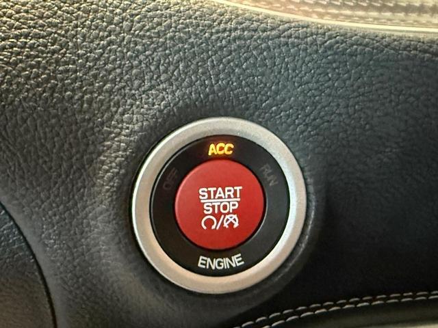 2016 Dodge Challenger Vehicle Photo in COLUMBIA, MO 65203-3903