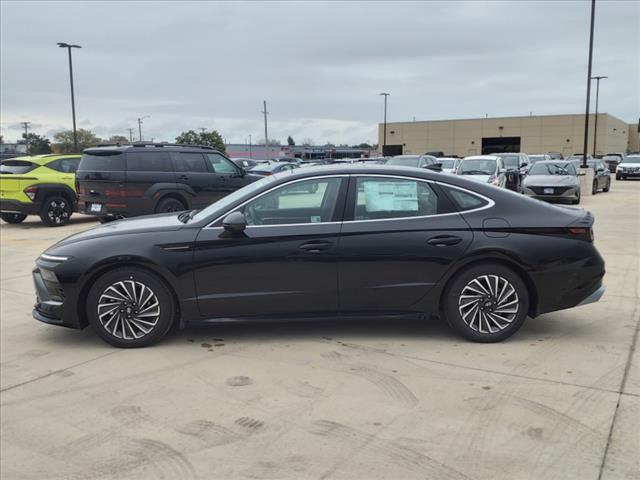 2024 Hyundai SONATA Hybrid Vehicle Photo in Peoria, IL 61615