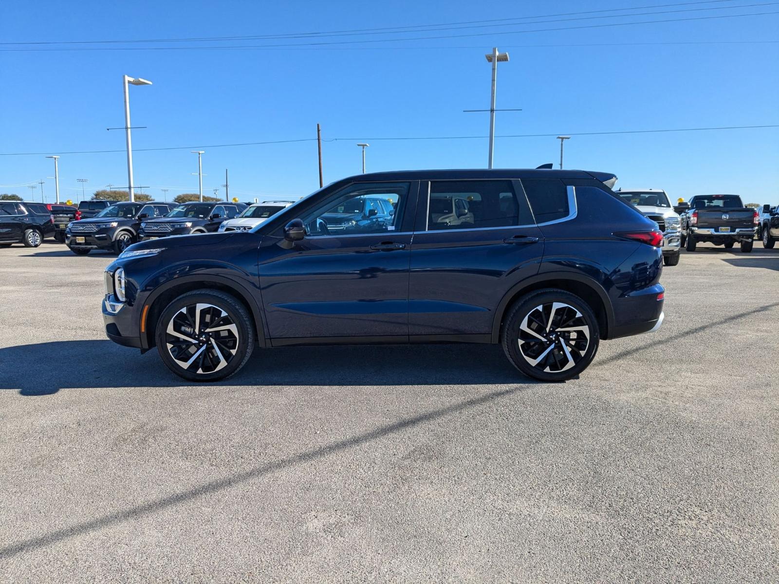 2024 Mitsubishi Outlander Vehicle Photo in Seguin, TX 78155