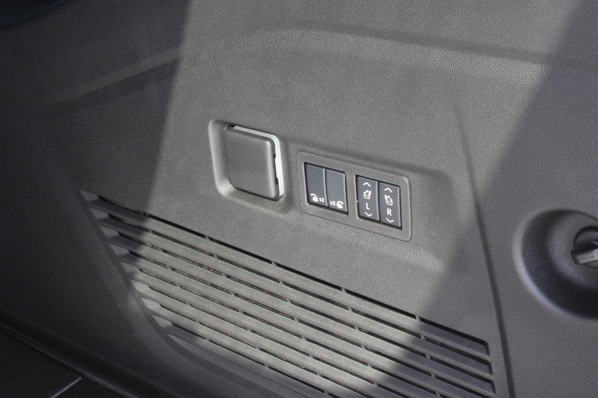 2025 GMC Yukon XL Vehicle Photo in AURORA, CO 80012-4011
