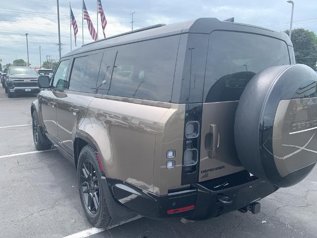 2023 Defender Vehicle Photo in GREEN BAY, WI 54304-5303