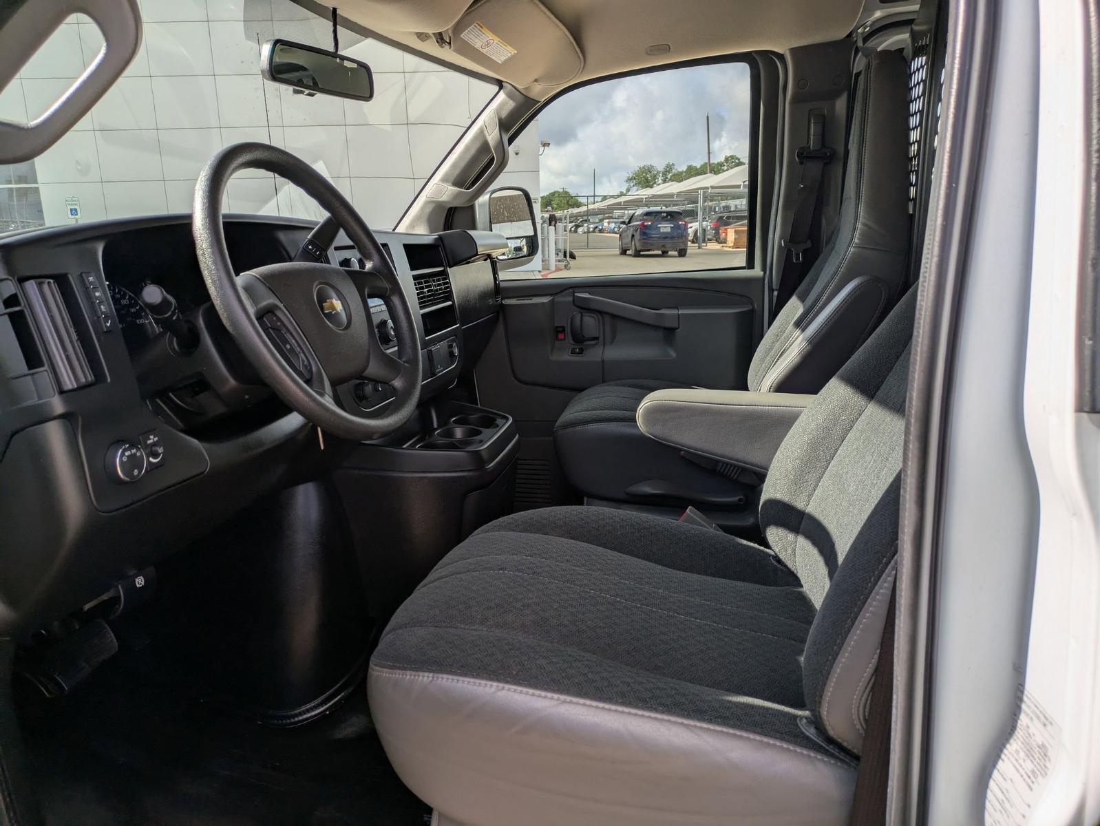 2023 Chevrolet Express Cargo 2500 Vehicle Photo in SELMA, TX 78154-1460