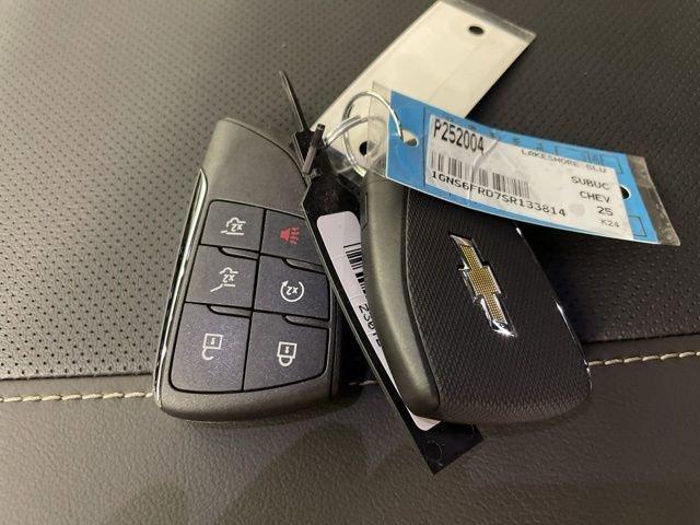 2025 Chevrolet Suburban Vehicle Photo in PHOENIX, AZ 85014-3381