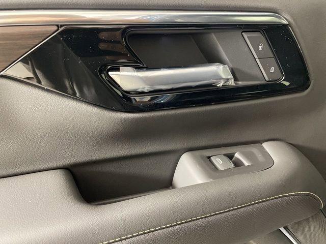 2025 Chevrolet Tahoe Vehicle Photo in PHOENIX, AZ 85014-3381