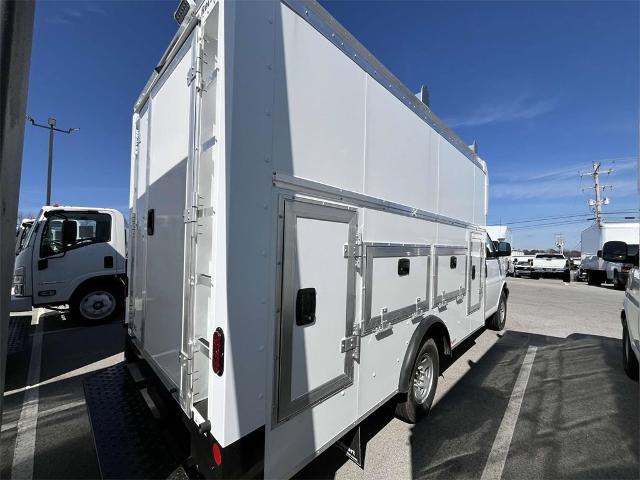 2025 Chevrolet Express Cutaway 3500 Vehicle Photo in ALCOA, TN 37701-3235