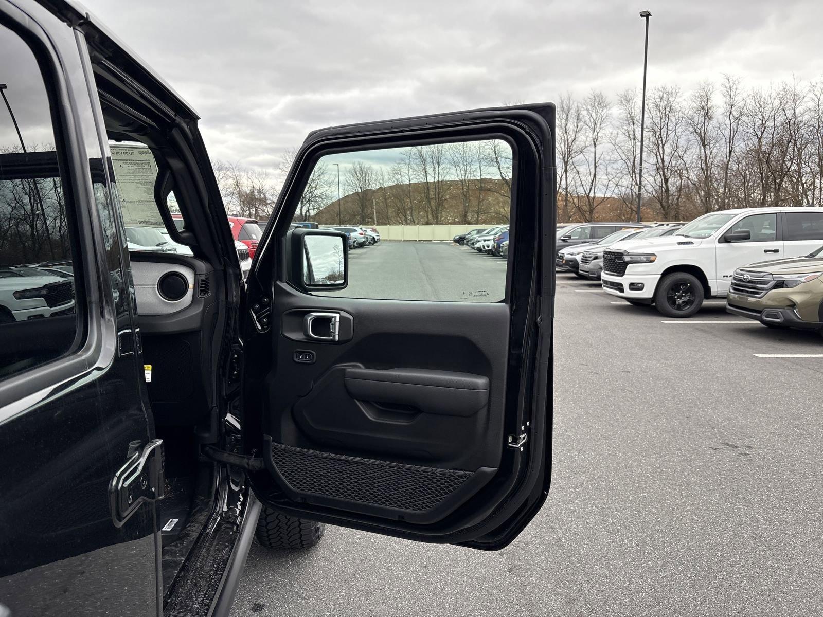 2025 Jeep Gladiator Vehicle Photo in Mechanicsburg, PA 17050-1707