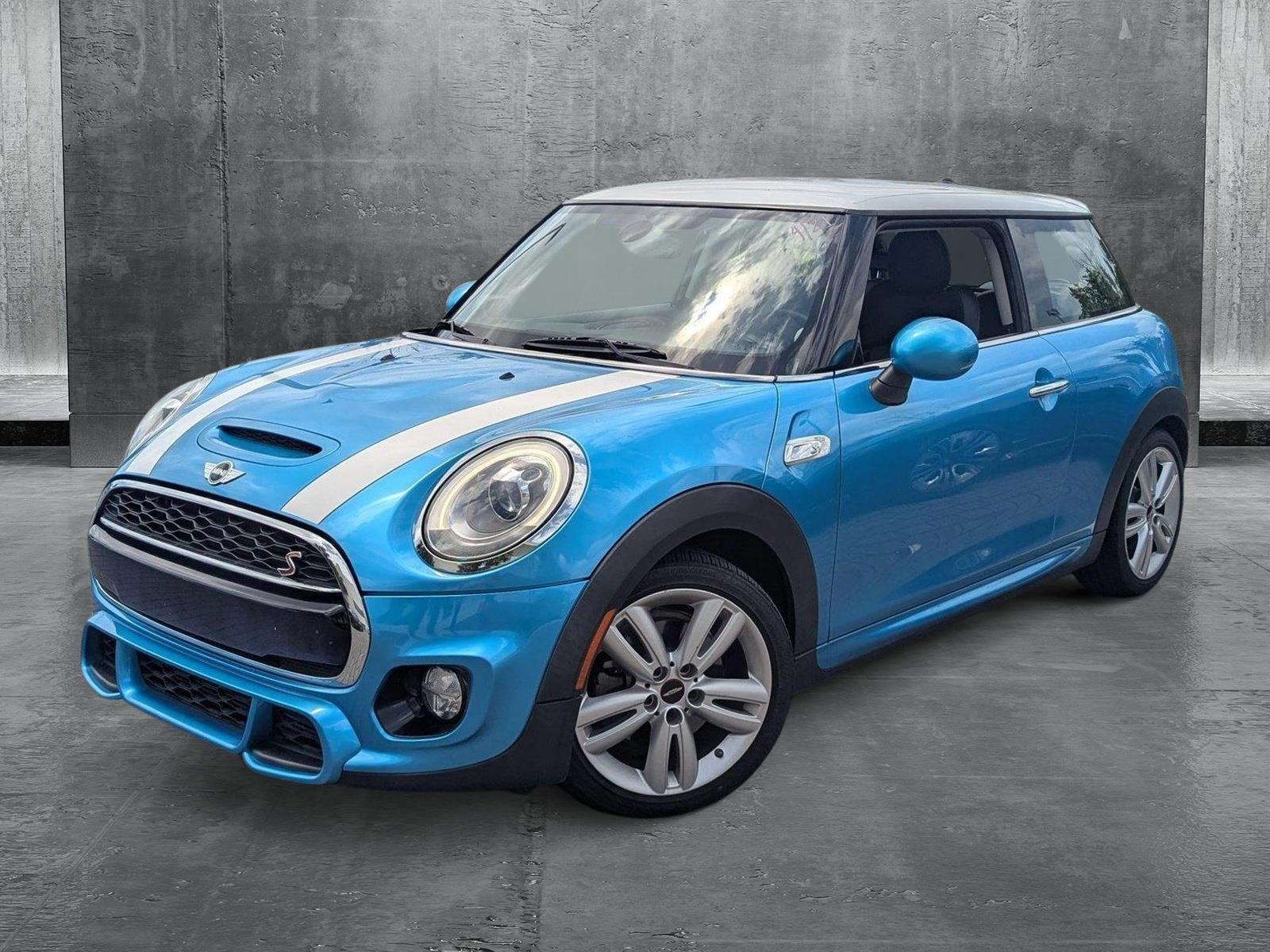 2015 MINI Cooper S Hardtop Vehicle Photo in Delray Beach, FL 33444