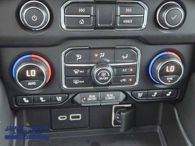 2021 Chevrolet Suburban Vehicle Photo in DENTON, TX 76210-9321