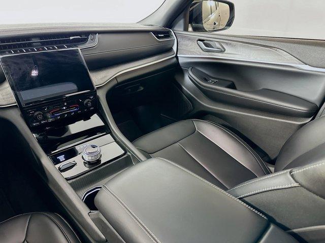 2024 Jeep Grand Cherokee L Vehicle Photo in Doylsetown, PA 18901