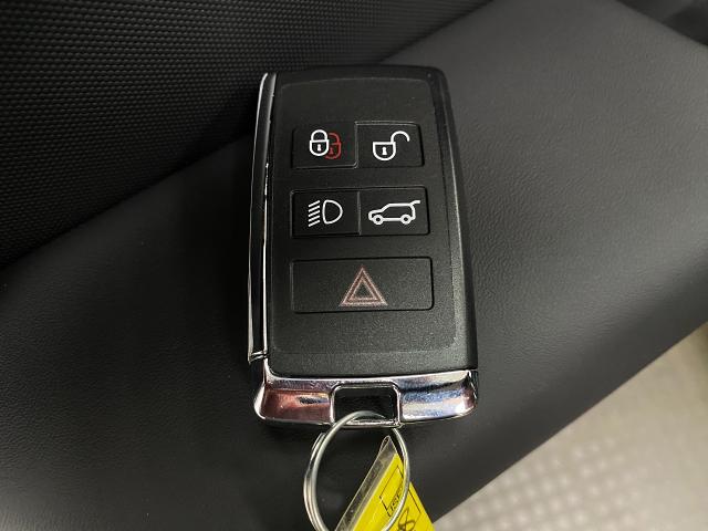 2025 Defender Vehicle Photo in Appleton, WI 54913