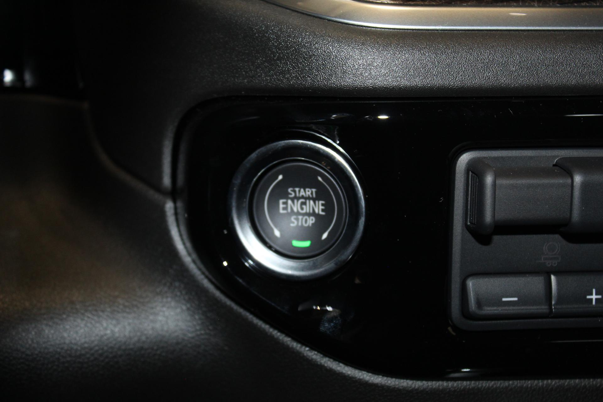2025 Chevrolet Silverado 1500 Vehicle Photo in NORTHAMPTON, MA 01060-1120