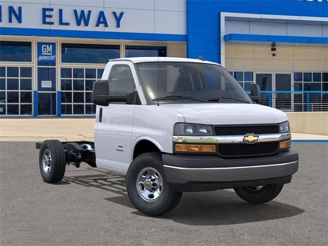 2025 Chevrolet Express Commercial Cutaway Vehicle Photo in ENGLEWOOD, CO 80113-6708