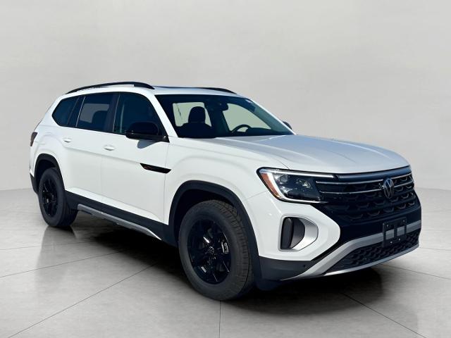 2025 Volkswagen Atlas Vehicle Photo in Neenah, WI 54956